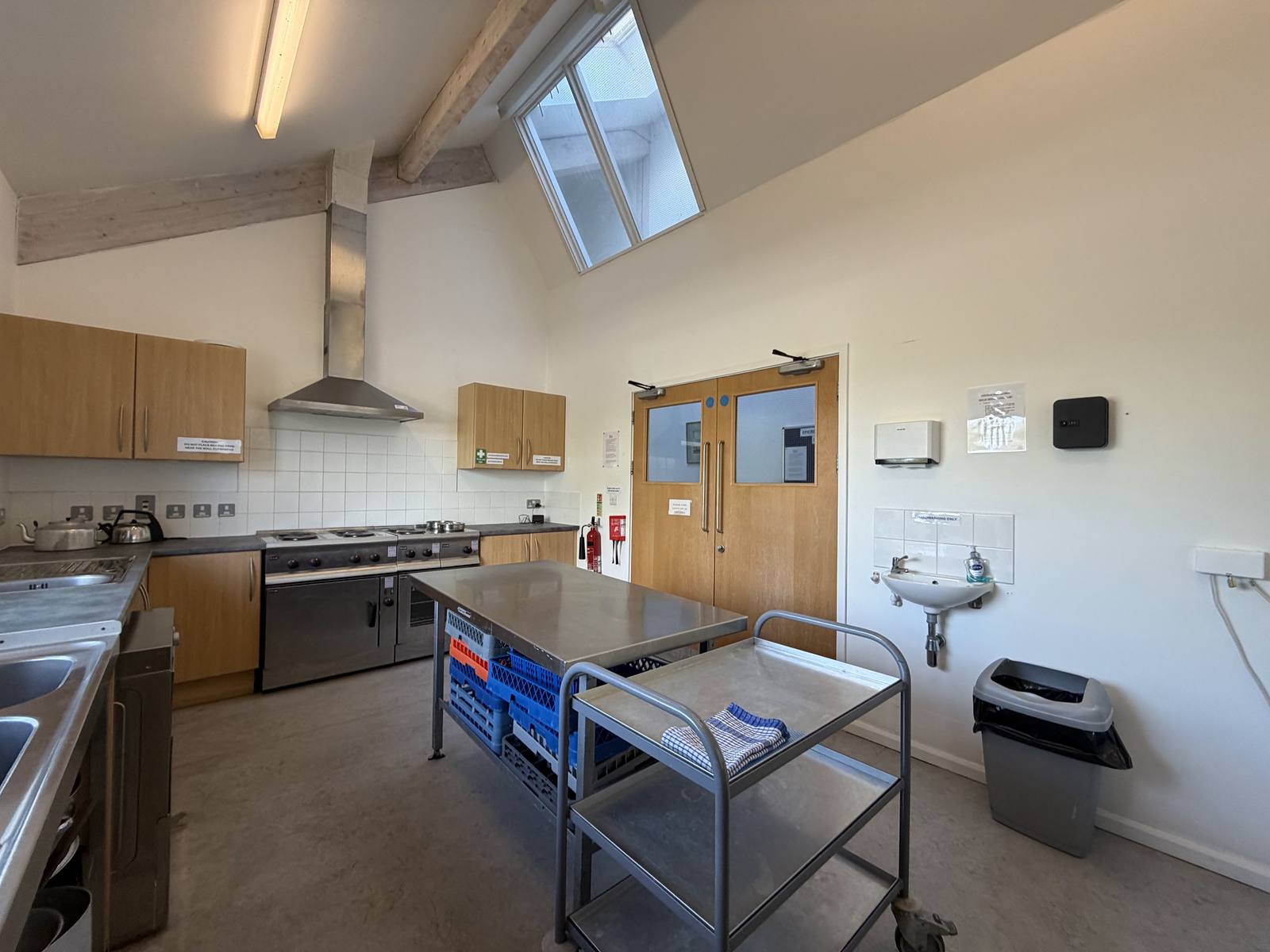 The fully equipped kitchen